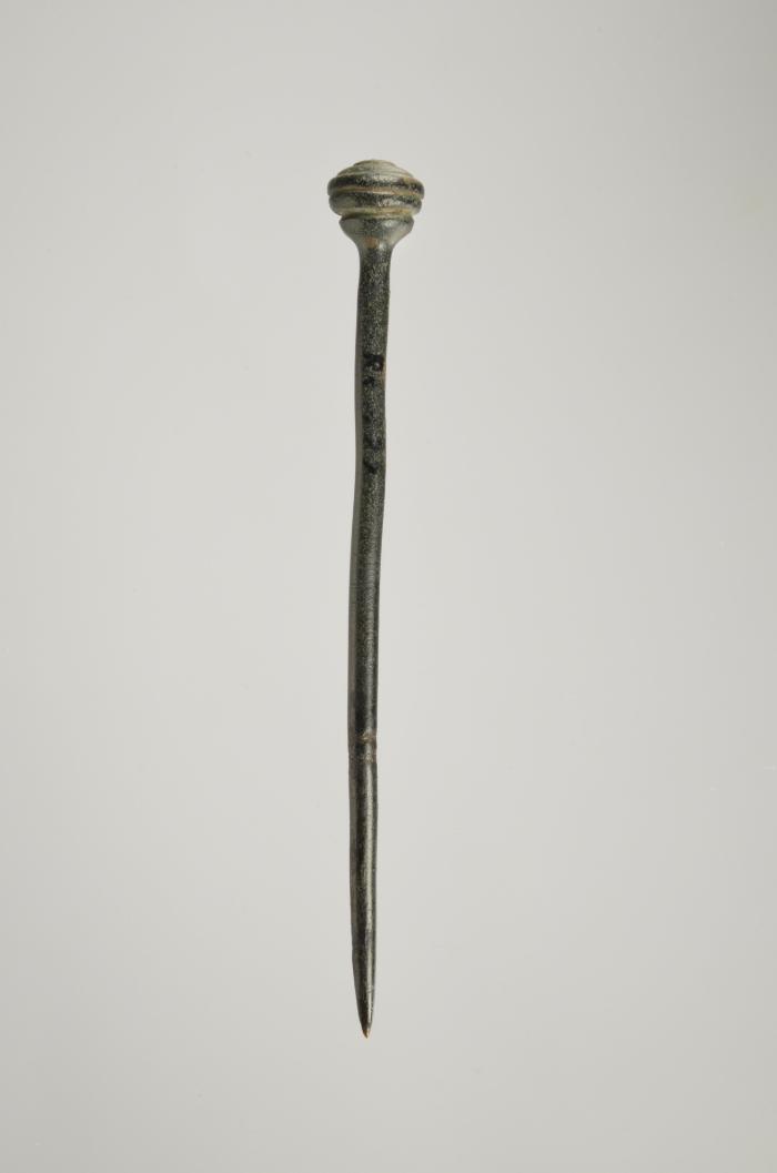 Bronzene Gewandnadel