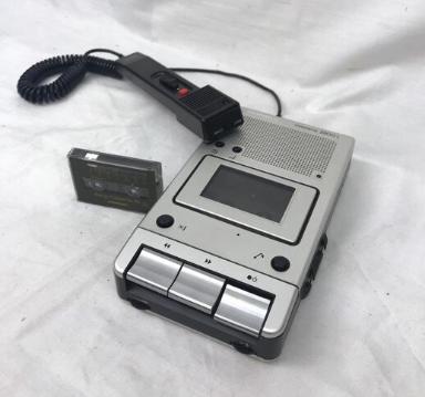 Diktiergerät mit Mikrofon und Netzteil (Grundig Stenorette 2300L)