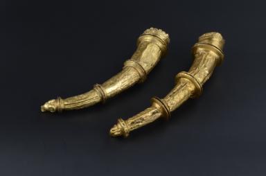 Goldene Trinkhornbeschläge