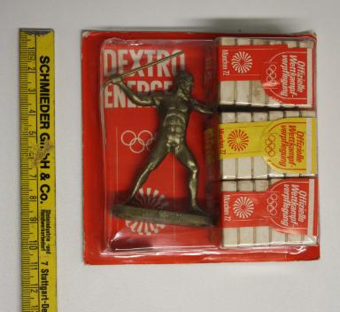 Traubenzuckerpackung von Dextro-Energy mit Speerwerferfigur