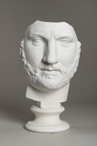 Kolossaler Porträtkopf des Hadrian