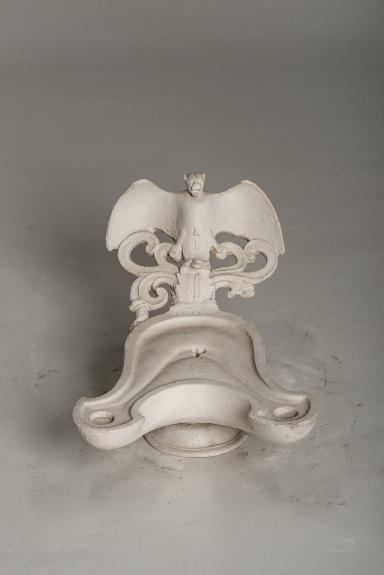 Lampe mit Reflektor in Gestalt einer Fledermaus