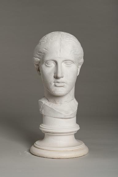 Kopf der Athena mit der Kreuzbandägis aus Pergamon