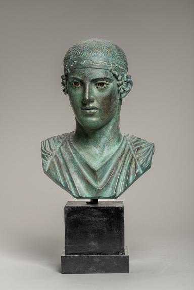 Büstenausschnitt des sog. Wagenlenkers von Delphi