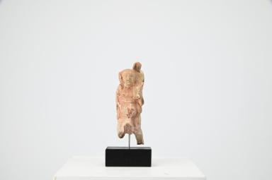 Figurine: männliche Figur mit Gestalt auf linker Schulter