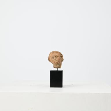 Figurine: bartloser, bekränzter Kopf (Dionysos?)