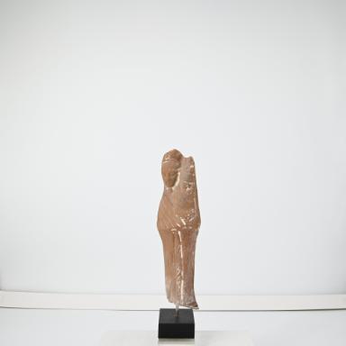 Figurine: Kultbildträger im Priestermantel mit Kanopengefäß