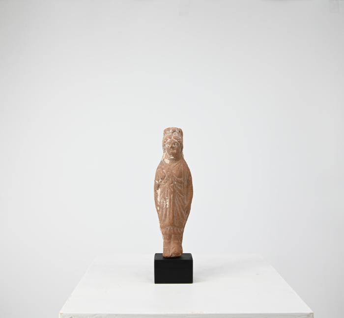 Figurine: Frau im Isismantel