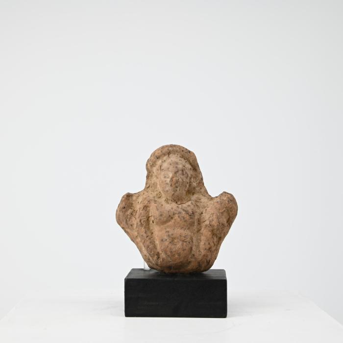 Figurine: hockende nackte Baubo