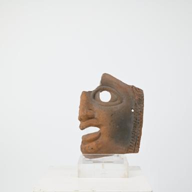 Maske: weibliches Gesicht
