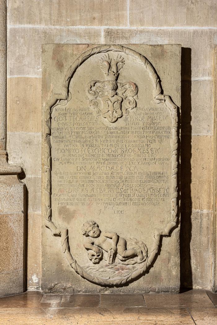 Epitaph oder Grabplatte für Gotthard von Brömbsen