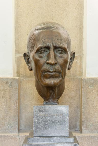 Büste von Paul Linser